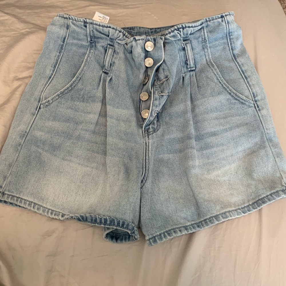 Light washed shorts
